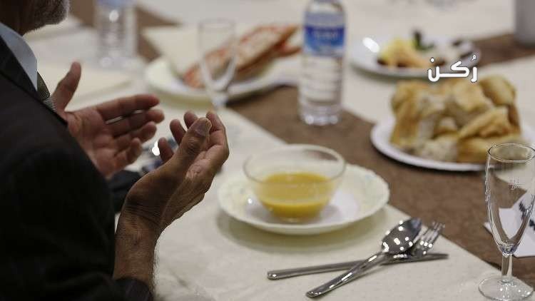 حكم من أفطر في رمضان قبل الأذان بدقائق