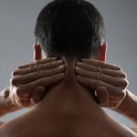 طرق علاج تيبس الرقبة والأكتاف