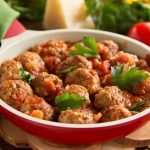 كرات الدجاج بصلصة الطماطم