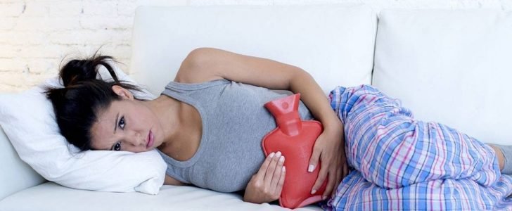 اسباب آلام الدورة الشهرية عند الفتيات وعلاجها