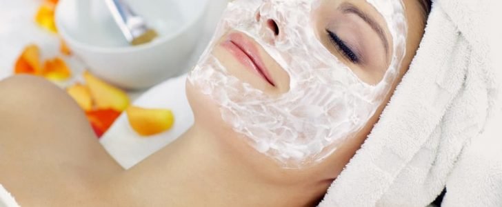 طريقة عمل ماسك طبيعي للوجه بالزبادى