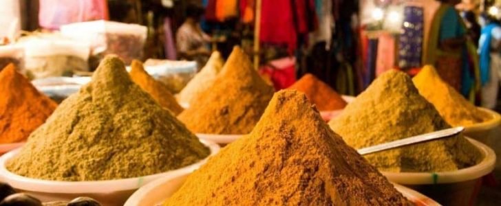 فوائد الكاري للصحة العامة والبشرة والجسم والشعر