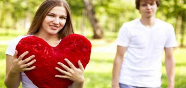 علامات حب الرجل للمرأة