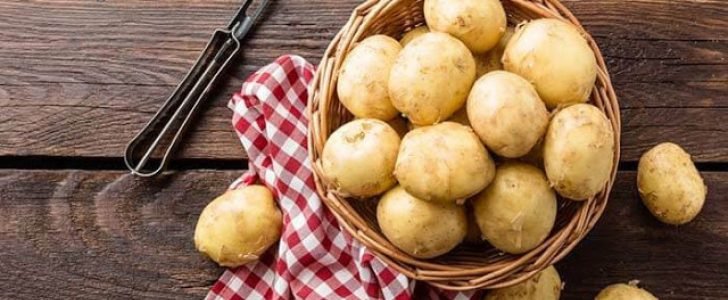 وصفات البطاطس لتفتيح البشرة وإزالة البقع الداكنة