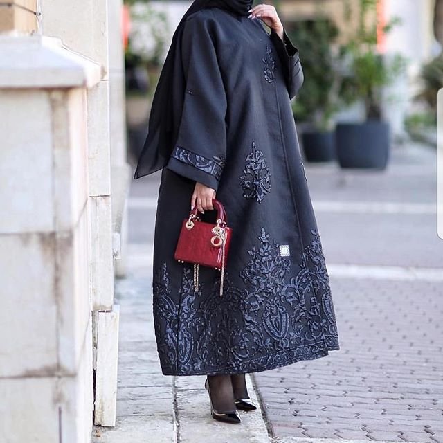 عبايات خليجي سوداء