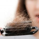 تفسير حلم وقوع الشعر في المنام