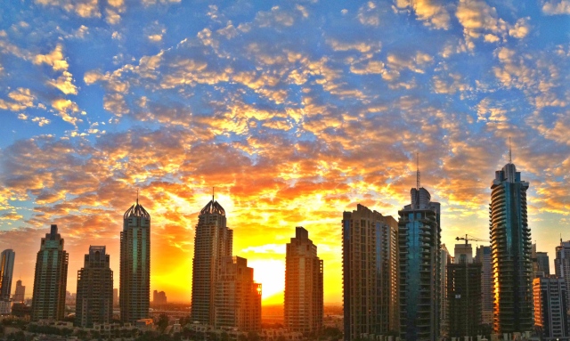 الطقس اليوم في الإمارات مغبر إلى غائم جزئيا مع انخفاض في درجات الحرارة