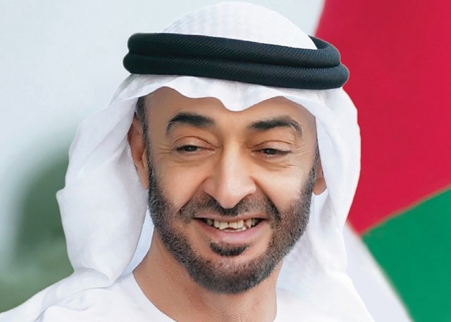 محمد بن زايد يهنئ ملك المغرب بنجاح العملية الجراحية