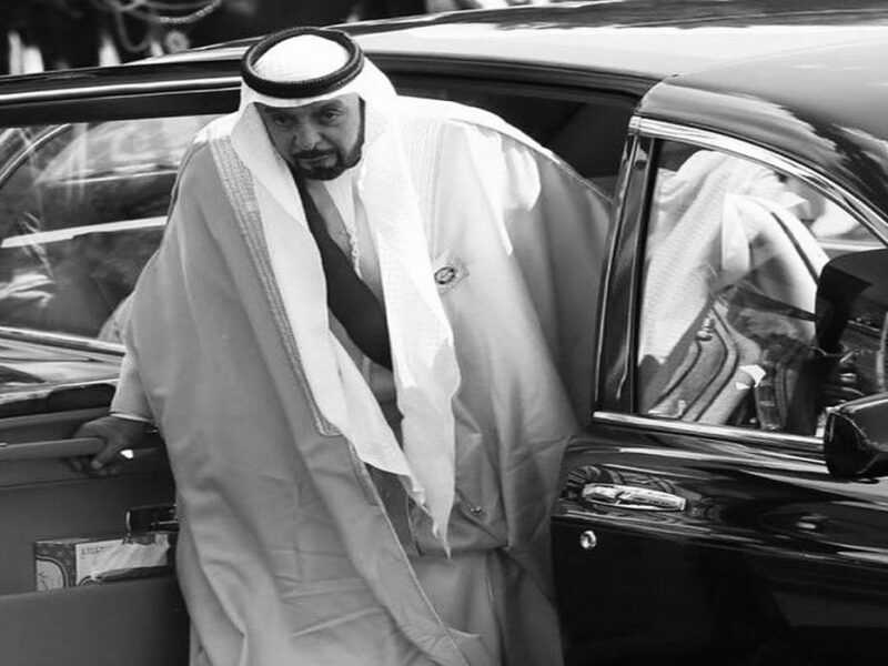 اجازة وفاة الشيخ زايد بن خليفة لجميع الطلاب والموظفين في الامارات