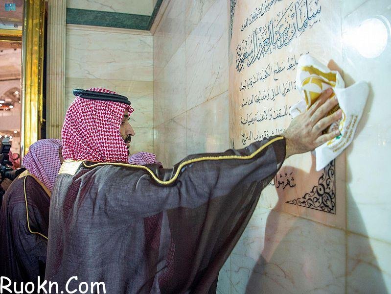 صور ولي العهد الامير محمد بن سلمان يشارك بغسل الكعبة المشرفة