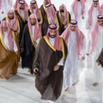 صور ولي العهد الامير محمد بن سلمان يشارك بغسل الكعبة المشرفة